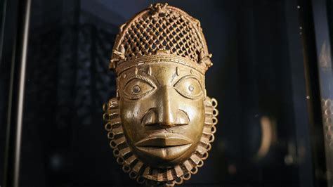 Die bronzene Maske von Benin! Ein Meisterwerk der verlorenen Wachstechnik