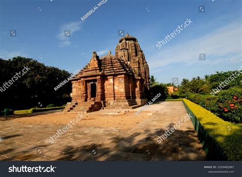 Der Kalinga-Tempel! Ein architektonisches Meisterwerk des 11. Jahrhunderts und ein Spiegelbild der hinduistischen Kosmologie