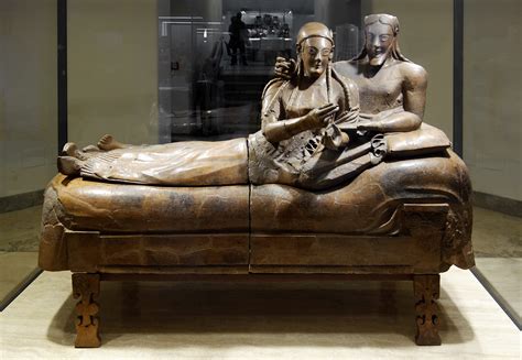 Sarcophagus of the Spouses – Eine monumentale Feier der ewigen Liebe und des kunstvollen Reliefs!